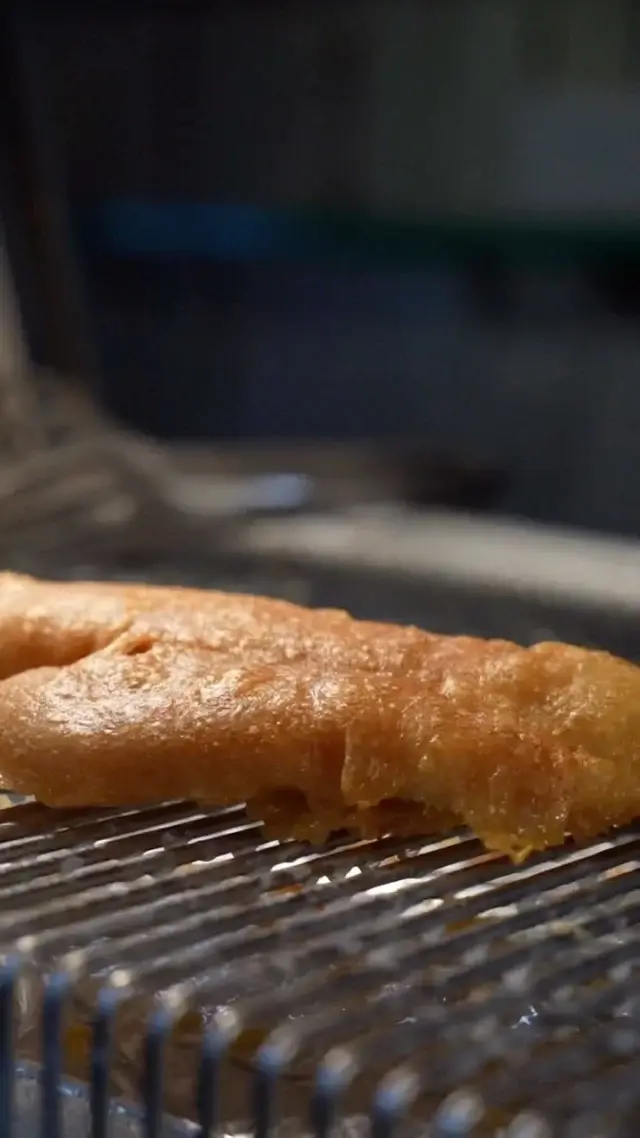 Freshly made beer batter, day in, day out. 👏

Mixed, prepared and perfected to create the light, crispy coating you know and love.

#ericsfishandchips #notyouraveragechippy #fishandchips #norfolkfood #northnorfolk